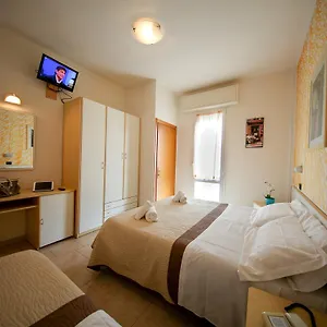 Petrarca 3* Римини